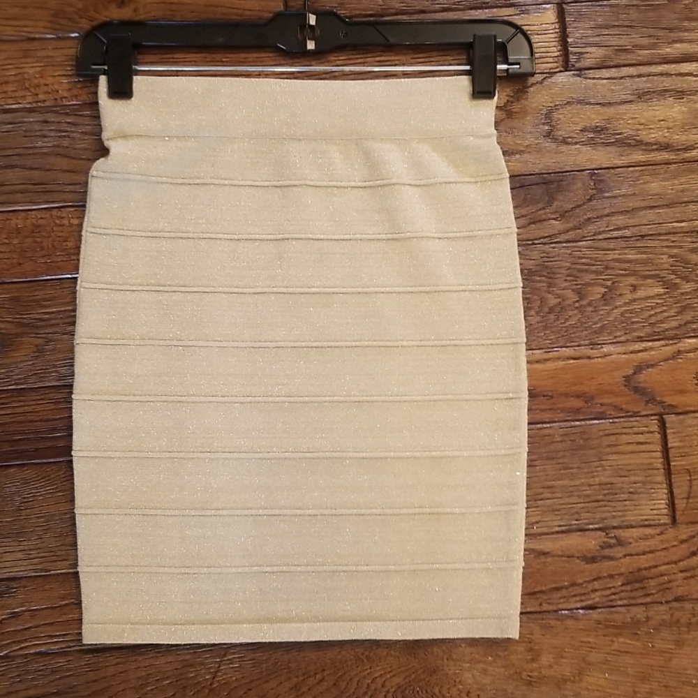 Gold mini skirt with little sparkle